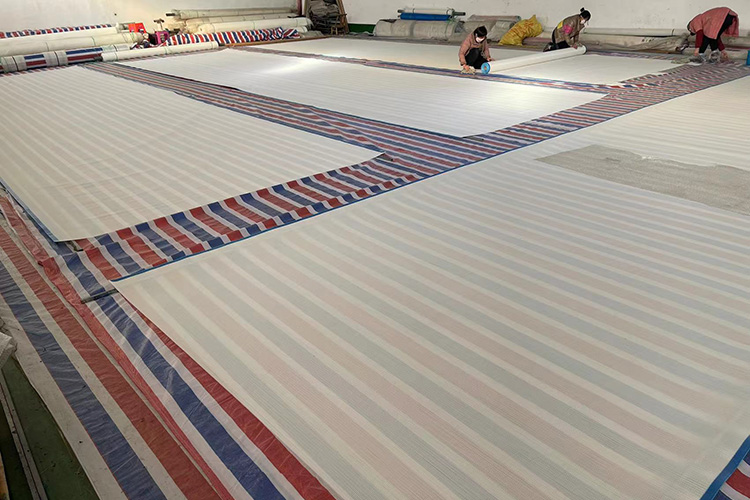 Que dois-je faire si le tissu filtrant de la presse à filtre à courroie est endommagé?