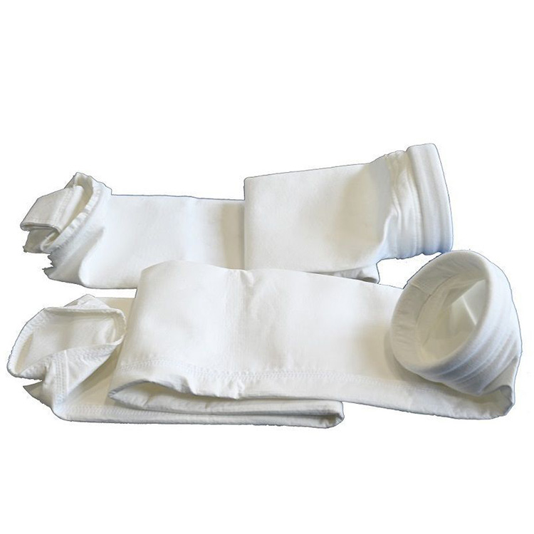 Sac filtrant pour traitement des eaux usées et des eaux usées